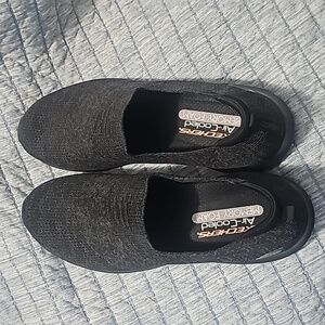 Nearly new skechers shoes